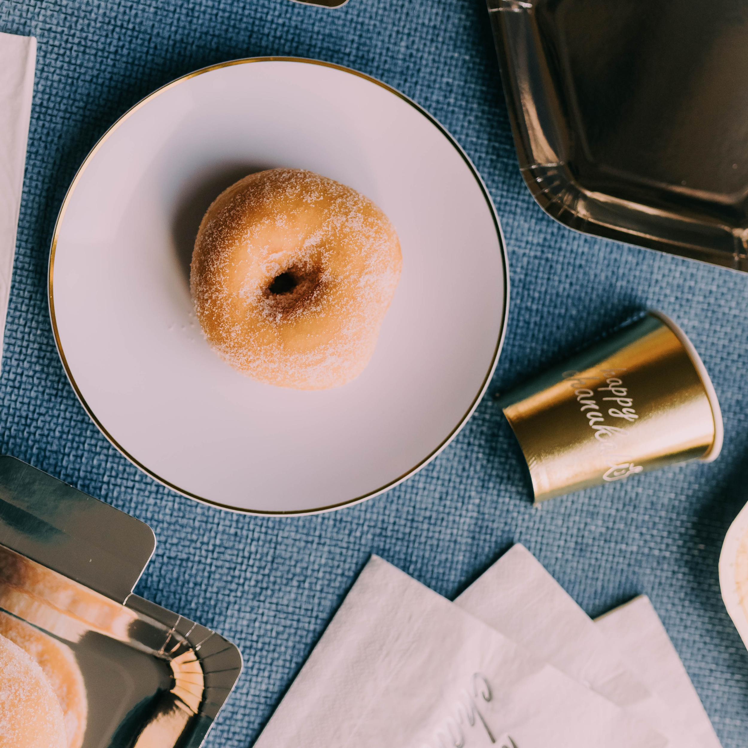 Gold Chanukah Paper Cups (100 Count)